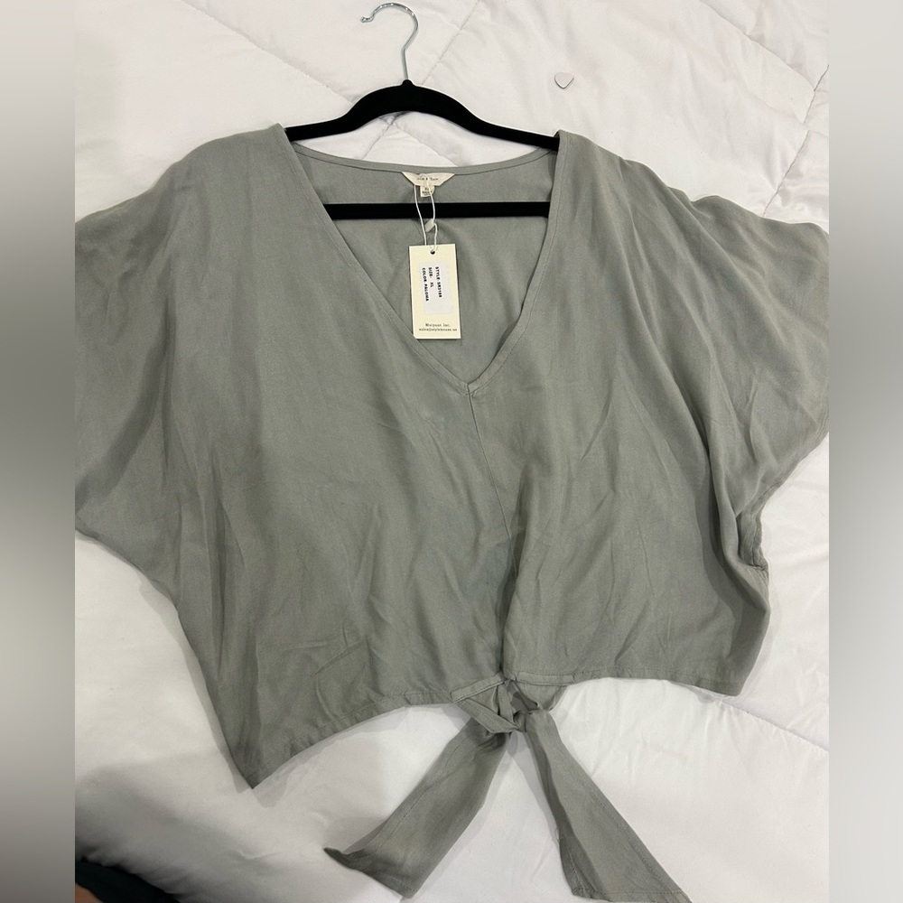 💰PRICE ⬇️ 
 • Sim & Sam • Grey Short Sleeve Blouse • size XL - Picture 2 of 9